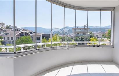 Çamlıca Menekşe Sitesi'nde Geniş 3+1 Kiralık Daire