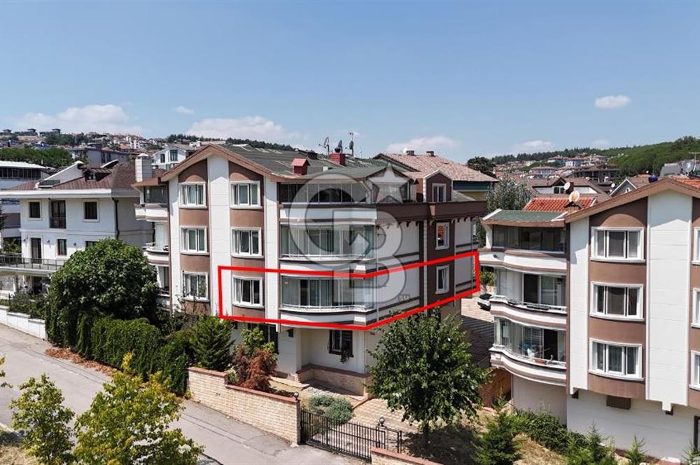 Çamlıca Menekşe Sitesi'nde Geniş 3+1 Kiralık Daire