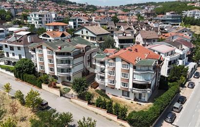 Çamlıca Menekşe Sitesi'nde Geniş 3+1 Kiralık Daire