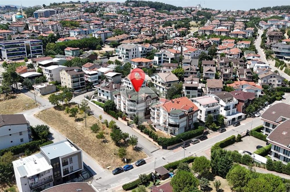 Çamlıca Menekşe Sitesi'nde Geniş 3+1 Kiralık Daire
