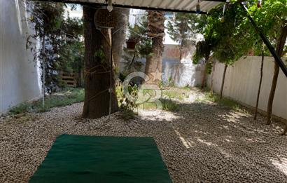 Karşıyaka Çarşı Paraleli İşlek Sokakta Kiralık Dükkan