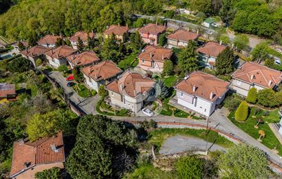 ÇEKMEKÖY REŞADİYE PARK EVLERİNDE ÖZEL TASARIM KİRALIK 5+2 VİLLA