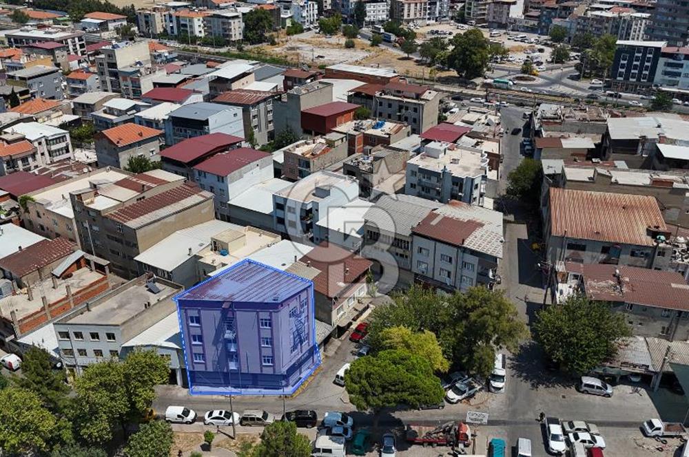 Karabağlar Sanayi'de Satılık 4 Katlı Köşe Parsel Bina