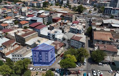 izmir Karabağlar 'da Kiralık 4 Katlı Köşe Parsel Bina
