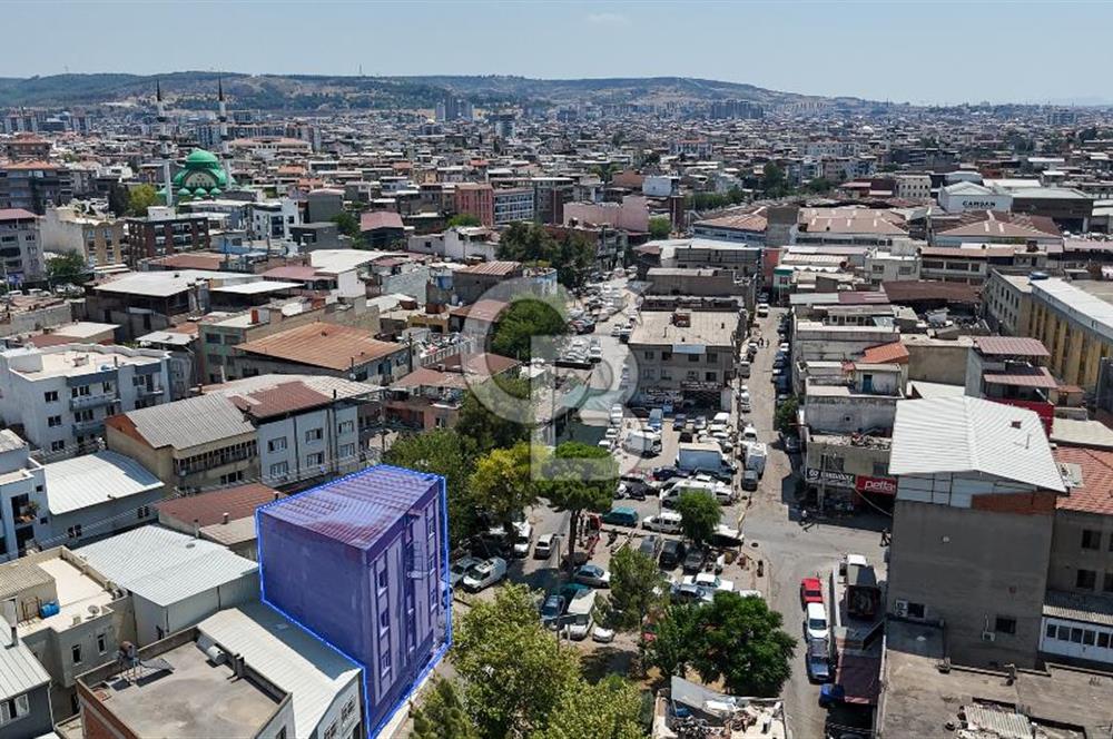 Karabağlar Sanayi'de Satılık 4 Katlı Köşe Parsel Bina
