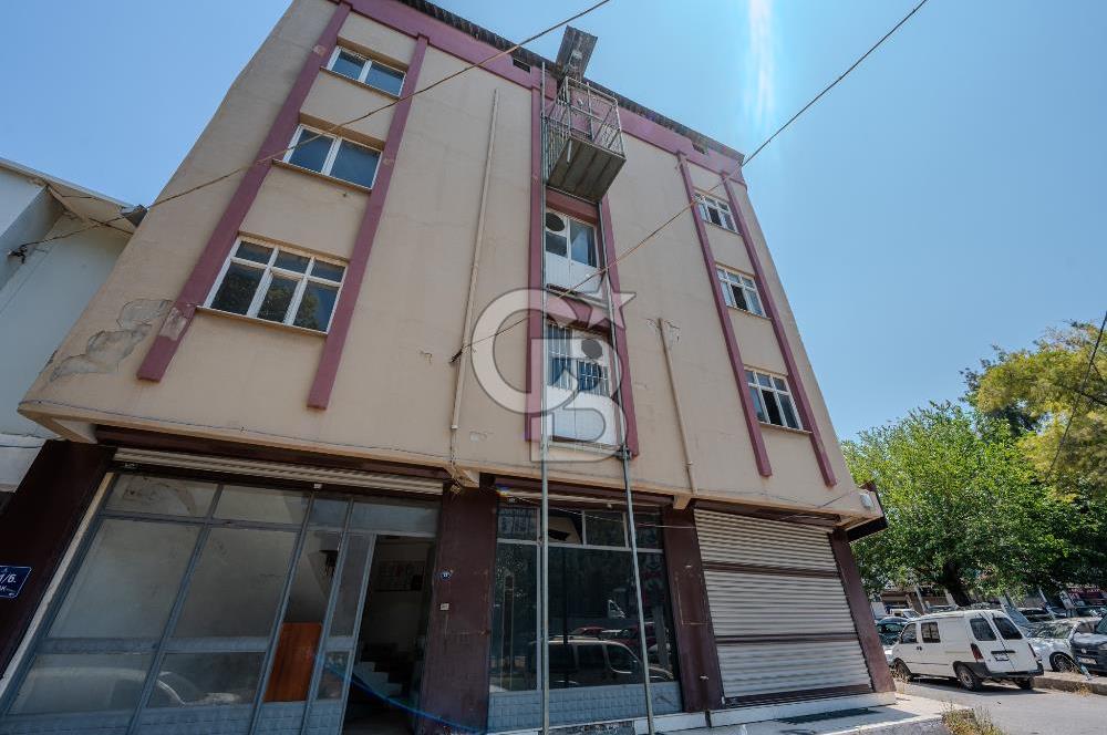 izmir Karabağlar 'da Kiralık 4 Katlı Köşe Parsel Bina