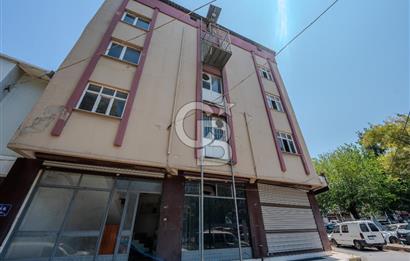izmir Karabağlar 'da Kiralık 4 Katlı Köşe Parsel Bina