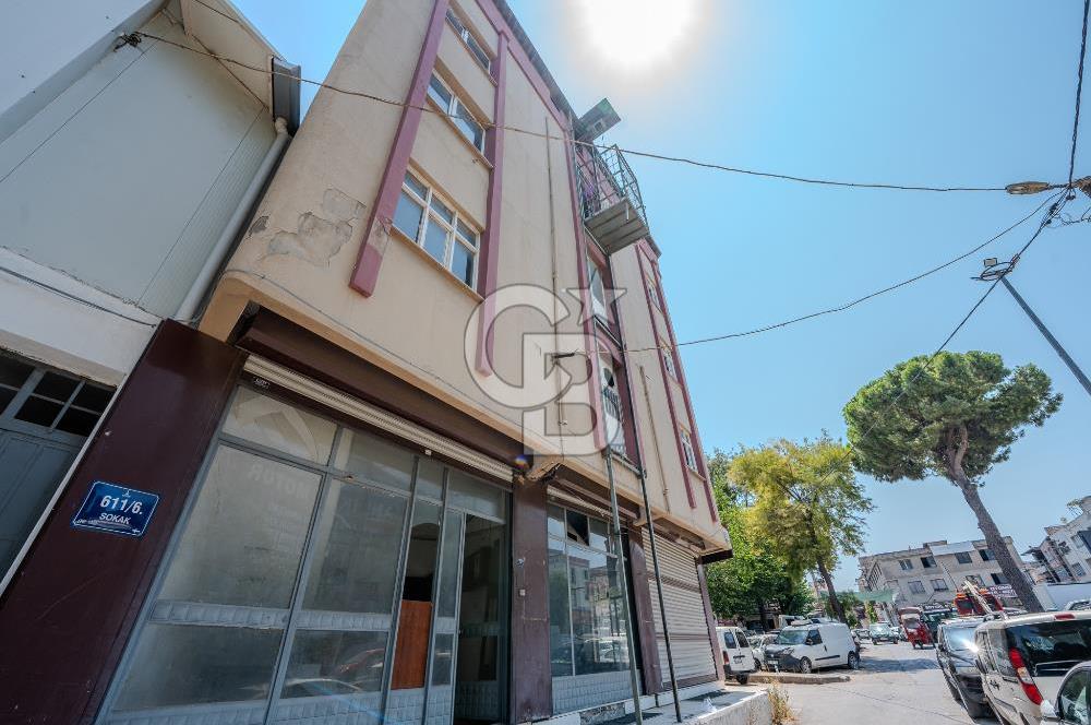 izmir Karabağlar 'da Kiralık 4 Katlı Köşe Parsel Bina