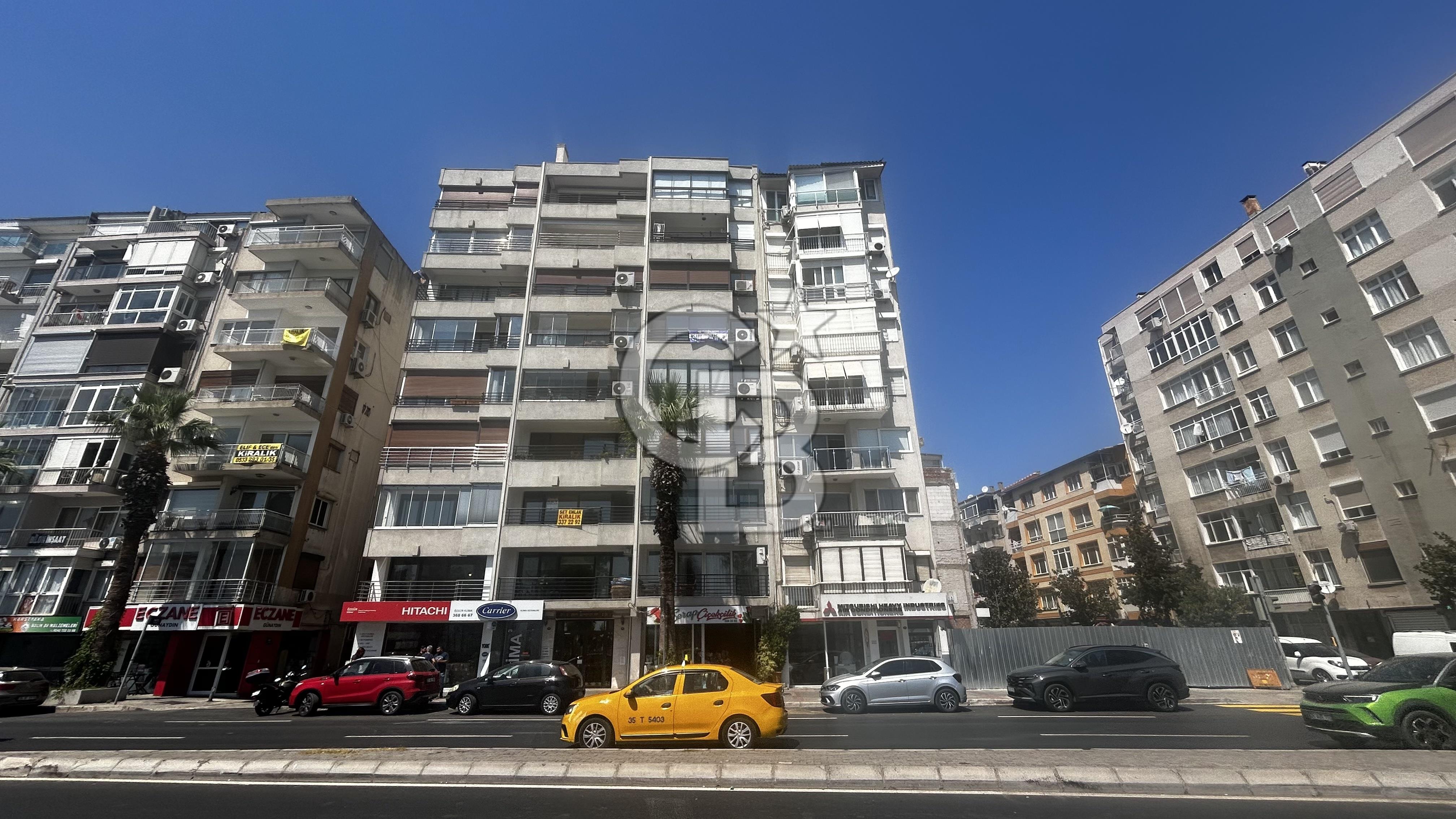 Karşıyaka Full Deniz Manzaralı Satılık Ara Kat 3+1 Yalı Dairesi