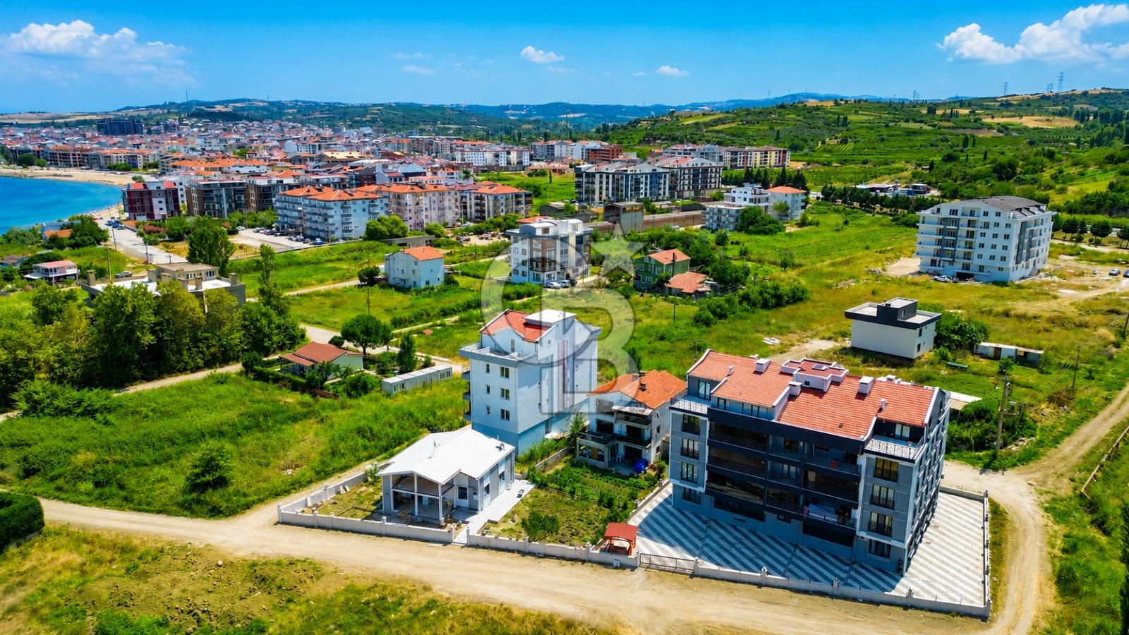 LAPSEKİ SAHİLDE SATILIK KAPALI MUTFAKLI 2+1 DAİRE
