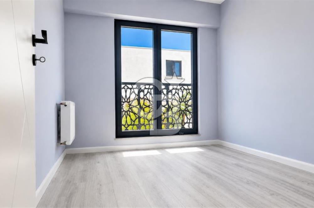 LAPSEKİ SAHİLDE SATILIK KAPALI MUTFAKLI 2+1 DAİRE
