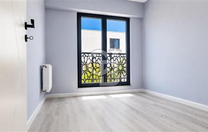 LAPSEKİ SAHİLDE SATILIK KAPALI MUTFAKLI 2+1 DAİRE
