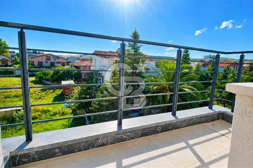 LAPSEKİ DALYAN MAHALLESİ'NDE BOĞAZ MANZARALI SATILIK 2+1 DAİRE
