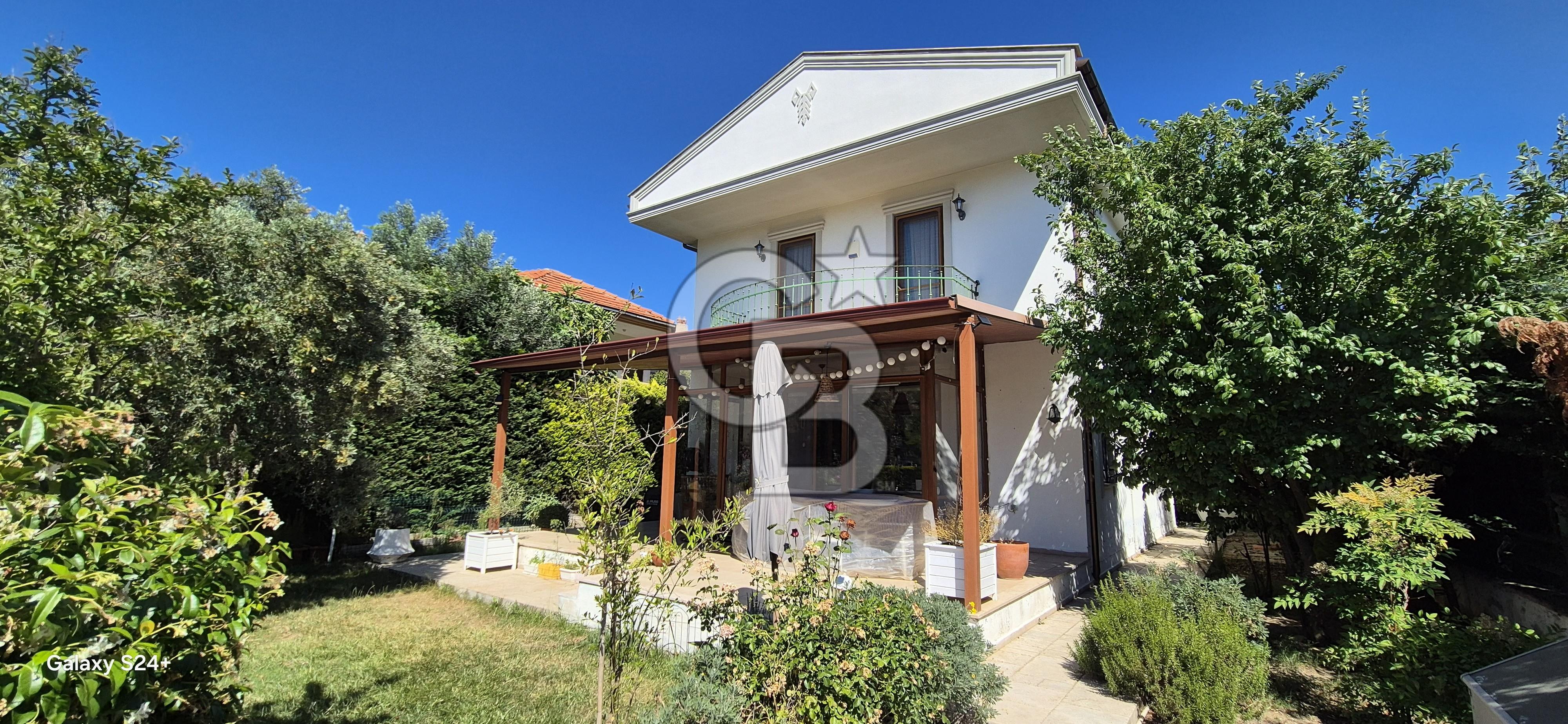 Ayvalık Sefa Çamlık'ta Müstakil Villa