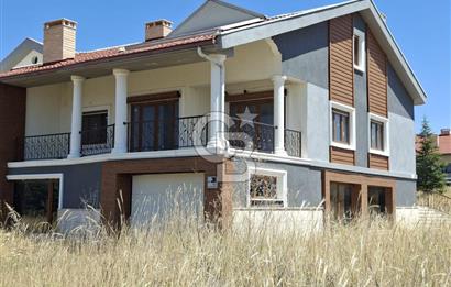 GÖLBAŞI'NDA MOGAN GÖLÜ MANZARALI SATILIK VİLLA
