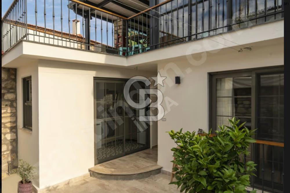 SATILIK BUTİK OTEL URLA MERKEZ'DE TARİHİ TAŞ EV