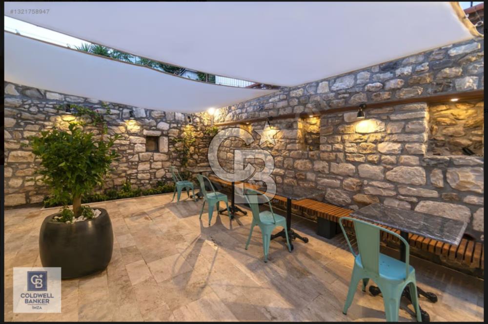 SATILIK BUTİK OTEL URLA MERKEZ'DE TARİHİ TAŞ EV