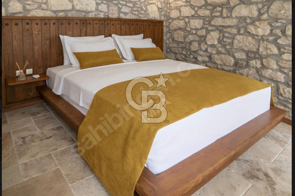 SATILIK BUTİK OTEL URLA MERKEZ'DE TARİHİ TAŞ EV