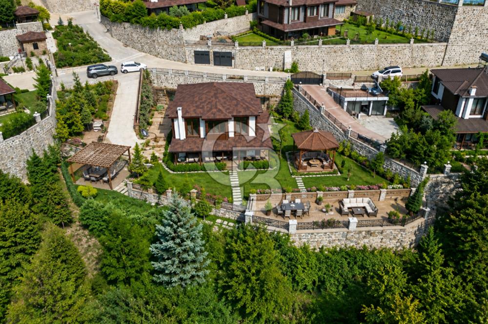 CB LİKA'DAN DOĞA MANZARALI SATILIK LÜKS TAŞ VİLLA