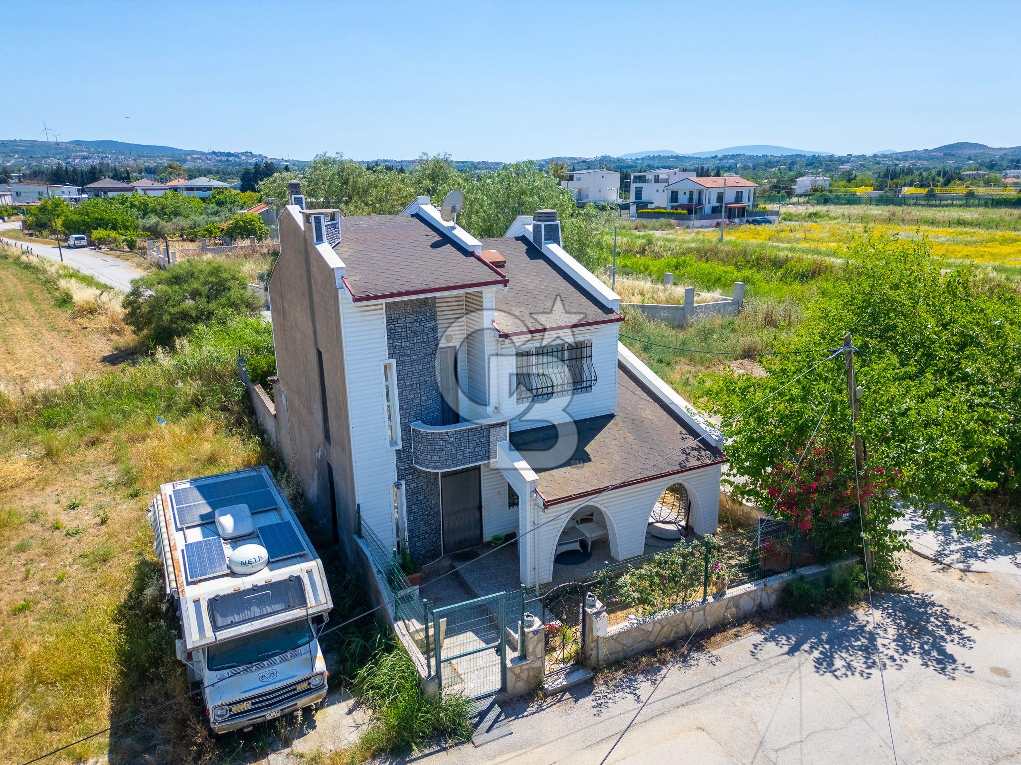 URLA ATATÜRK MAHALLESİNDE 4+1 SATILIK VİLLA