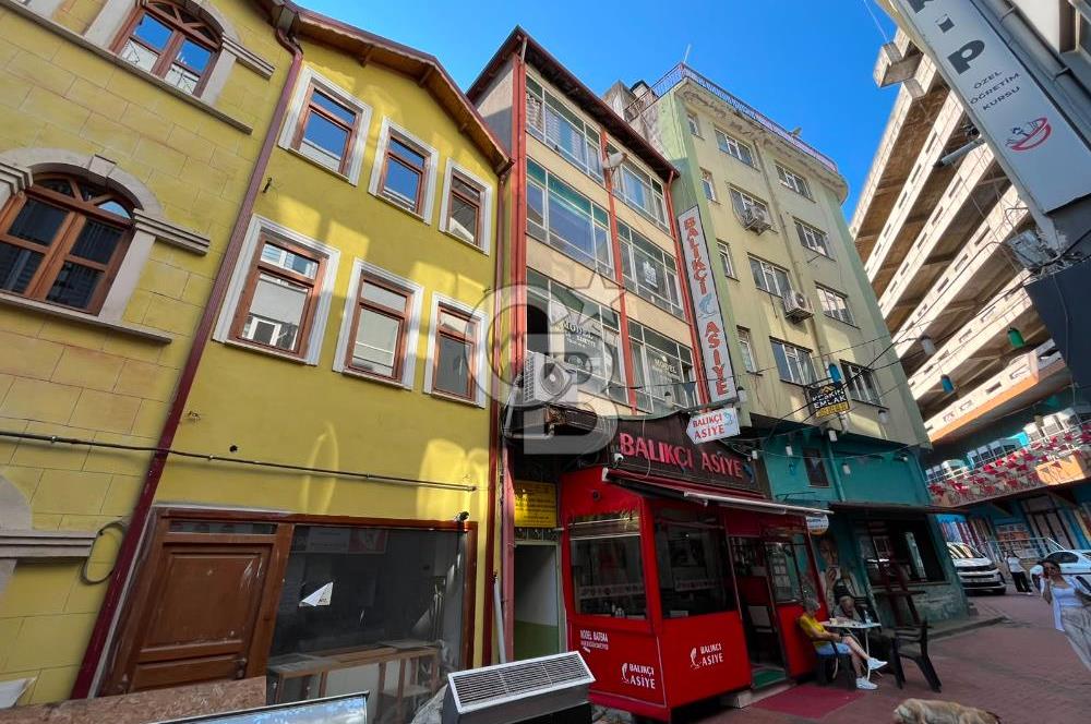 İZMİT ÇARŞI MERKEZ HALKEVİNDE KİRALIK 1+1 ARA KAT DAİRE