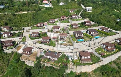 CB LİKA'DAN DOĞA MANZARALI SATILIK LÜKS TAŞ VİLLA