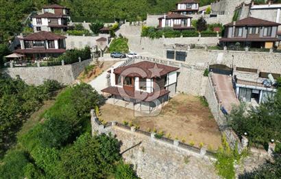 CB LİKA'DAN DOĞA MANZARALI SATILIK LÜKS TAŞ VİLLA
