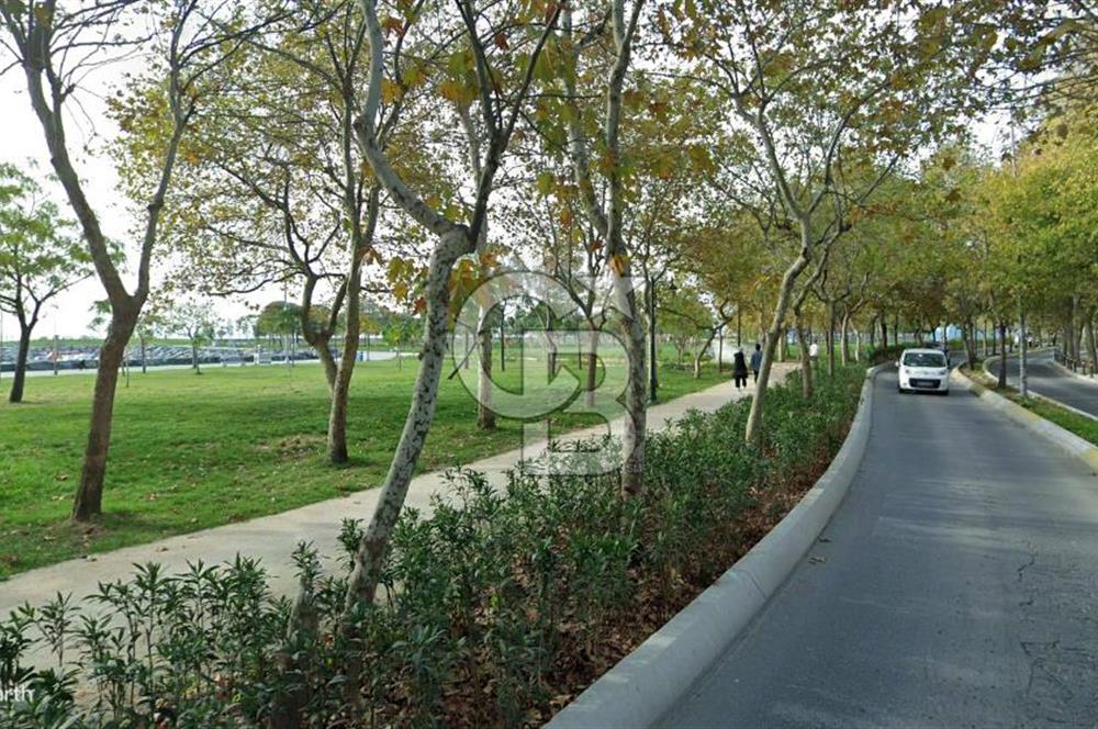 Avcılar Sahilde 2+1 Denize Sıfır Deniz Manzaralı Geniş Daire