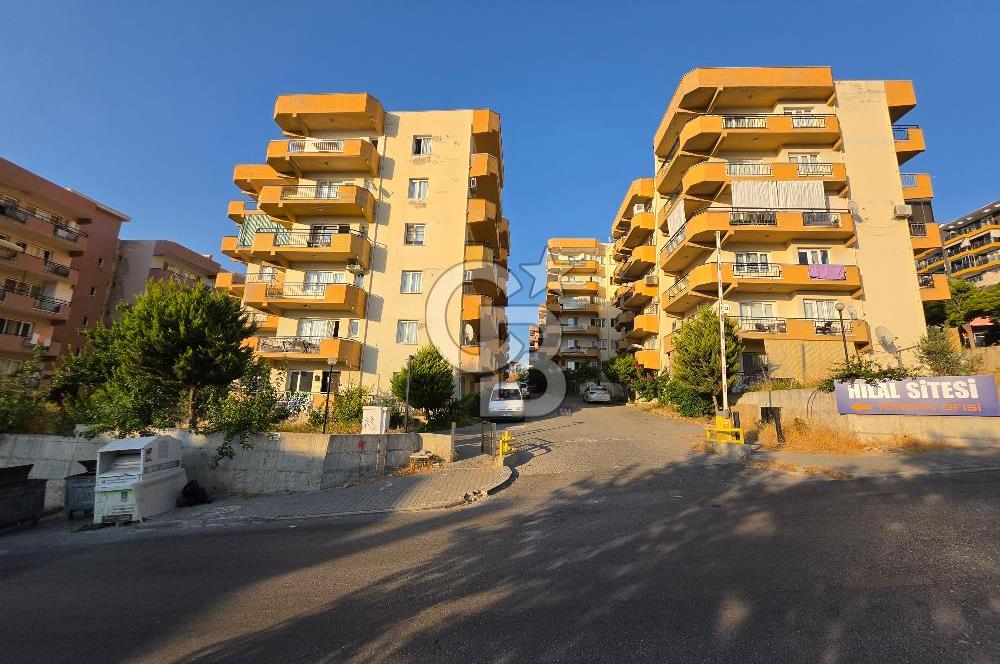 Kuşadası İkiçeşmelik Site İçinde Satılık 2+1 Daire