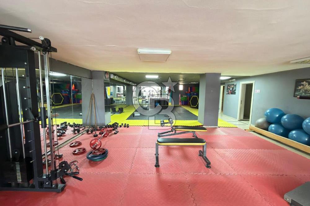 ÇAYIROVA FATİH CADDESİ'NDE 500 M2 3 KATLI SATILIK MAĞAZA
