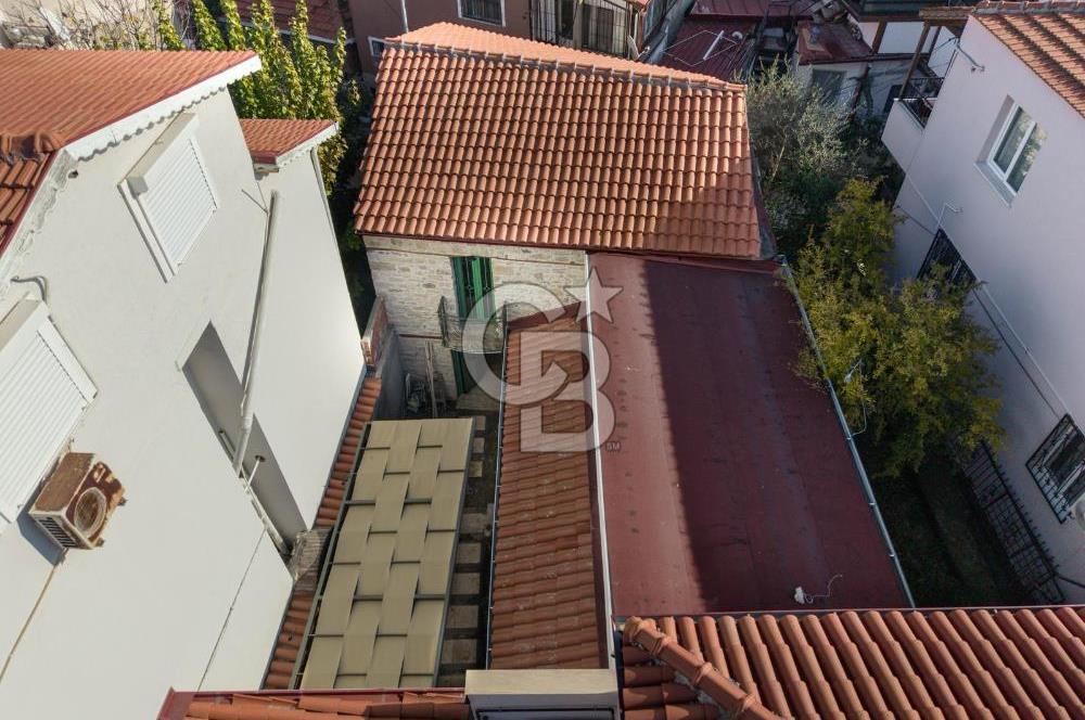 URLA SANAT SOKAĞINDA RENOVE EDİLMİŞ SATILIK TAŞ EV