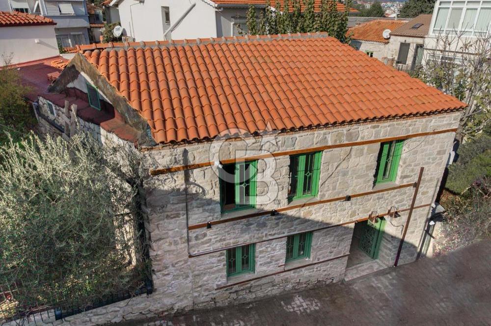 URLA SANAT SOKAĞINDA RENOVE EDİLMİŞ SATILIK TAŞ EV