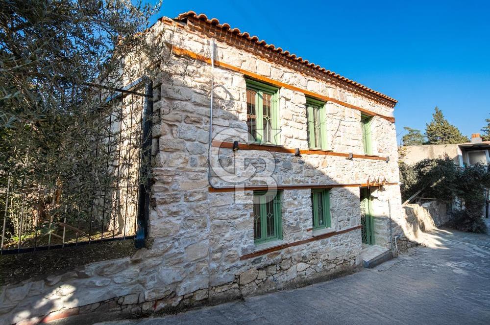 URLA SANAT SOKAĞINDA RENOVE EDİLMİŞ SATILIK TAŞ EV