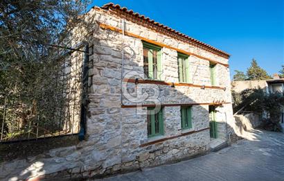 URLA SANAT SOKAĞINDA RENOVE EDİLMİŞ SATILIK TAŞ EV