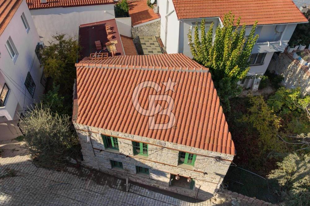 URLA SANAT SOKAĞINDA RENOVE EDİLMİŞ SATILIK TAŞ EV