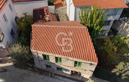 URLA SANAT SOKAĞINDA RENOVE EDİLMİŞ SATILIK TAŞ EV