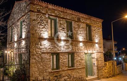 URLA SANAT SOKAĞINDA RENOVE EDİLMİŞ SATILIK TAŞ EV