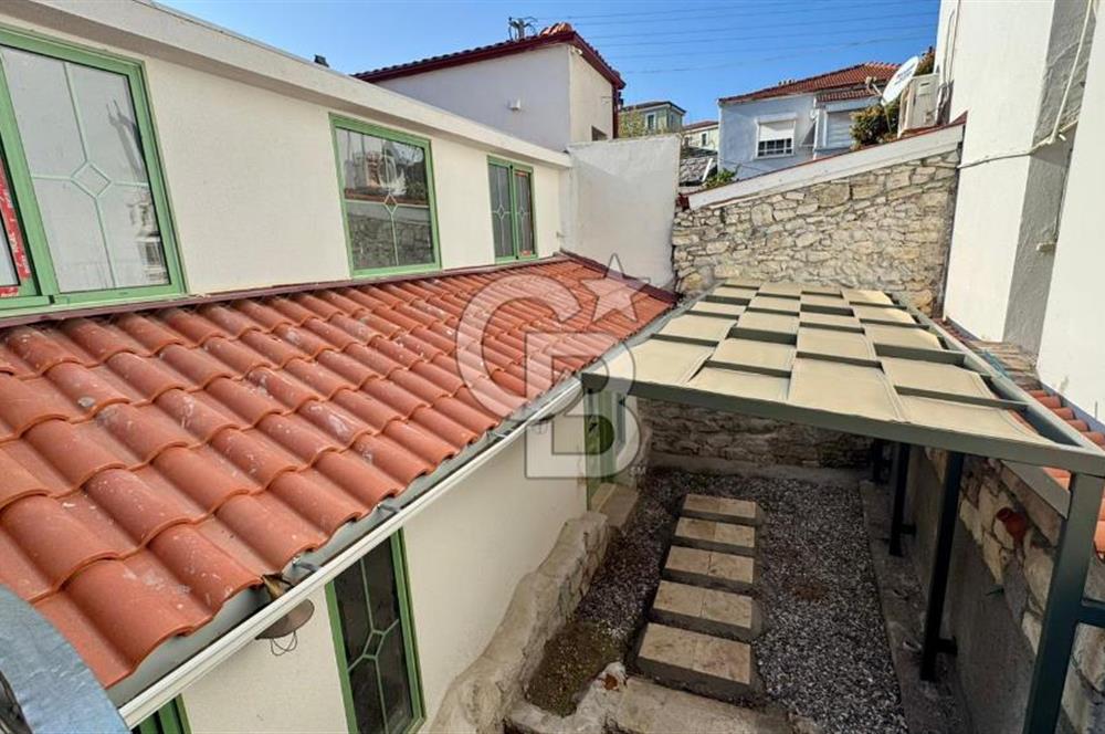 URLA SANAT SOKAĞINDA RENOVE EDİLMİŞ SATILIK TAŞ EV