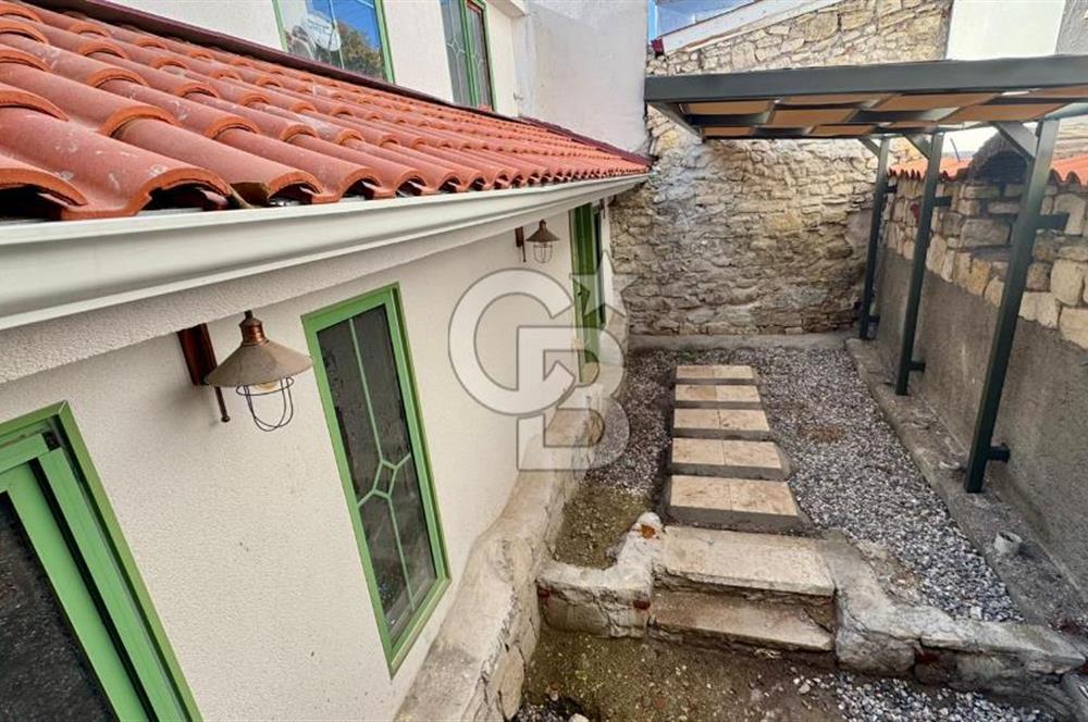 URLA SANAT SOKAĞINDA RENOVE EDİLMİŞ SATILIK TAŞ EV