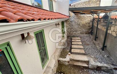 URLA SANAT SOKAĞINDA RENOVE EDİLMİŞ SATILIK TAŞ EV
