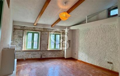 URLA SANAT SOKAĞINDA RENOVE EDİLMİŞ SATILIK TAŞ EV