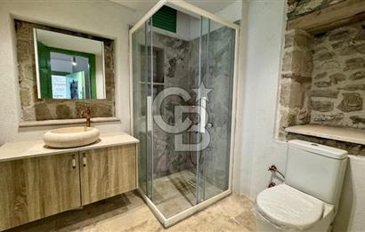 URLA SANAT SOKAĞINDA RENOVE EDİLMİŞ SATILIK TAŞ EV
