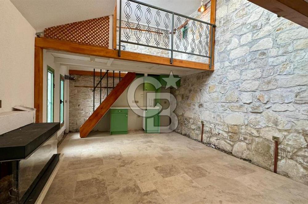 URLA SANAT SOKAĞINDA RENOVE EDİLMİŞ SATILIK TAŞ EV