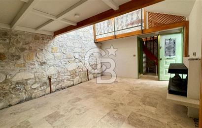 URLA SANAT SOKAĞINDA RENOVE EDİLMİŞ SATILIK TAŞ EV