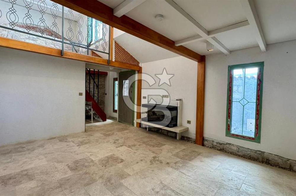 URLA SANAT SOKAĞINDA RENOVE EDİLMİŞ SATILIK TAŞ EV