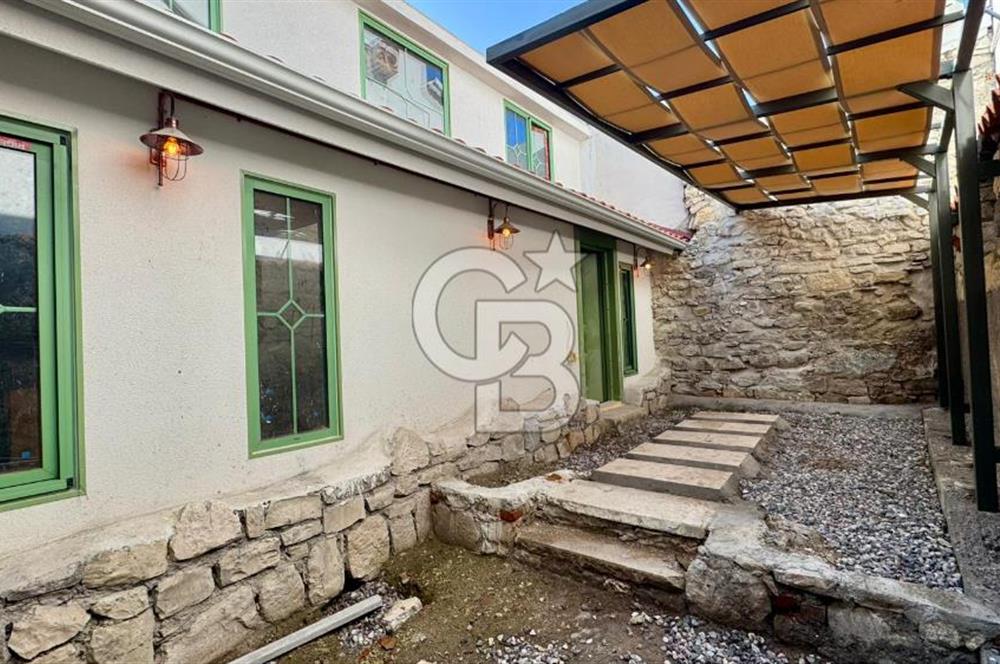 URLA SANAT SOKAĞINDA RENOVE EDİLMİŞ SATILIK TAŞ EV