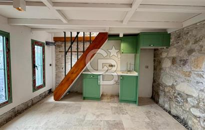 URLA SANAT SOKAĞINDA RENOVE EDİLMİŞ SATILIK TAŞ EV