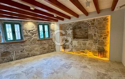 URLA SANAT SOKAĞINDA RENOVE EDİLMİŞ SATILIK TAŞ EV