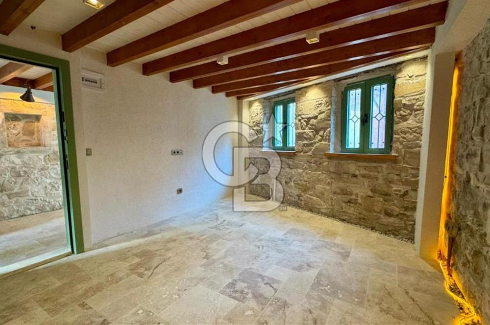 URLA SANAT SOKAĞINDA RENOVE EDİLMİŞ SATILIK TAŞ EV