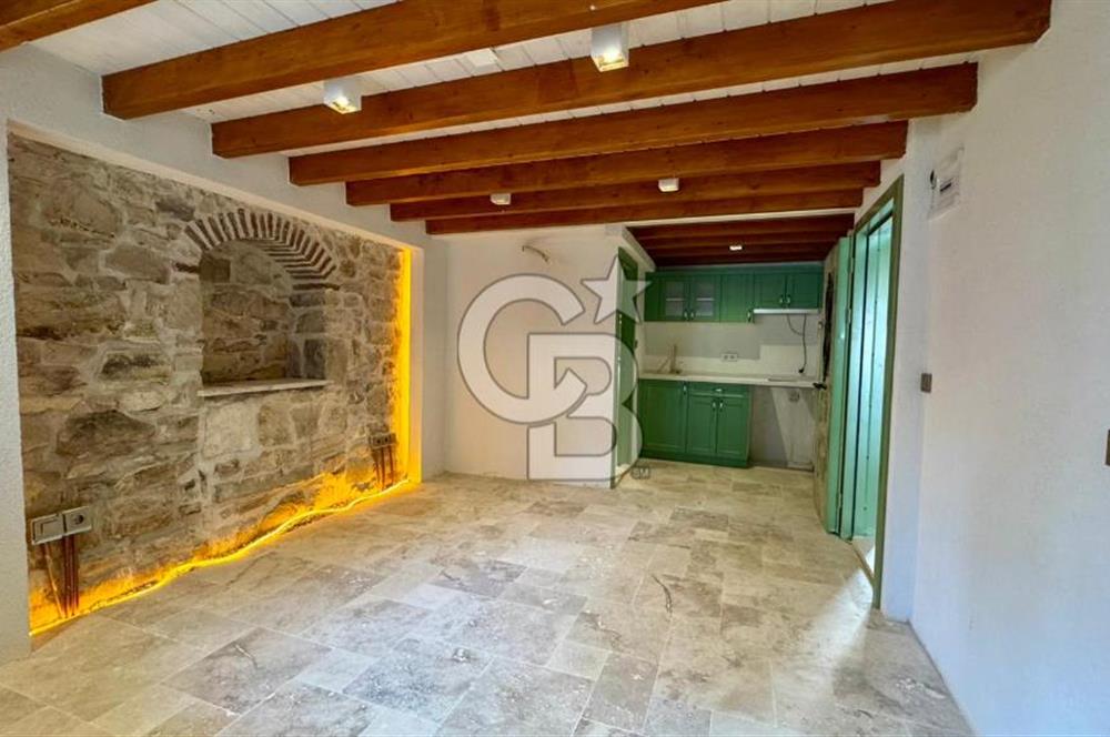 URLA SANAT SOKAĞINDA RENOVE EDİLMİŞ SATILIK TAŞ EV
